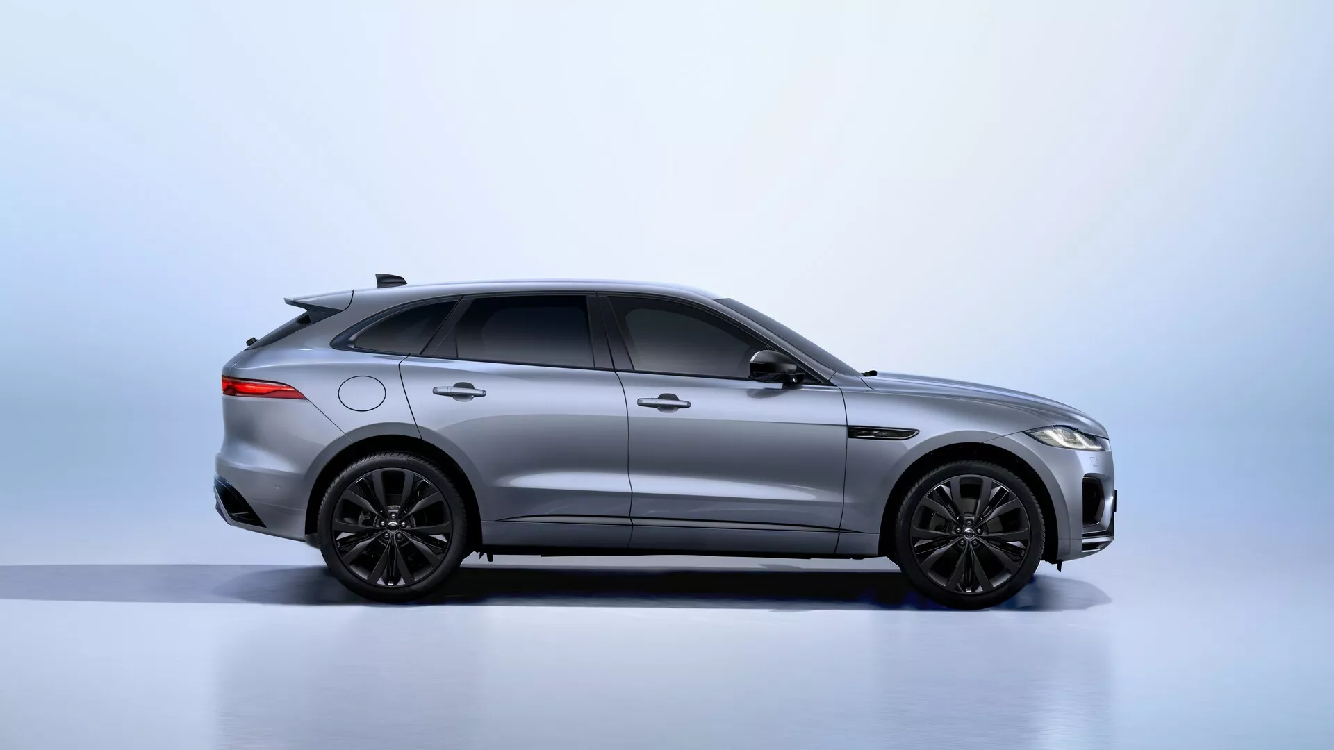 جاغوار-f-pace-90